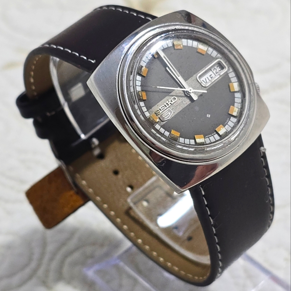 Vintage Seiko 5 Men's Watch 6119-7410 Automatic Asymmetrical Case Black - Picture 3 of 7